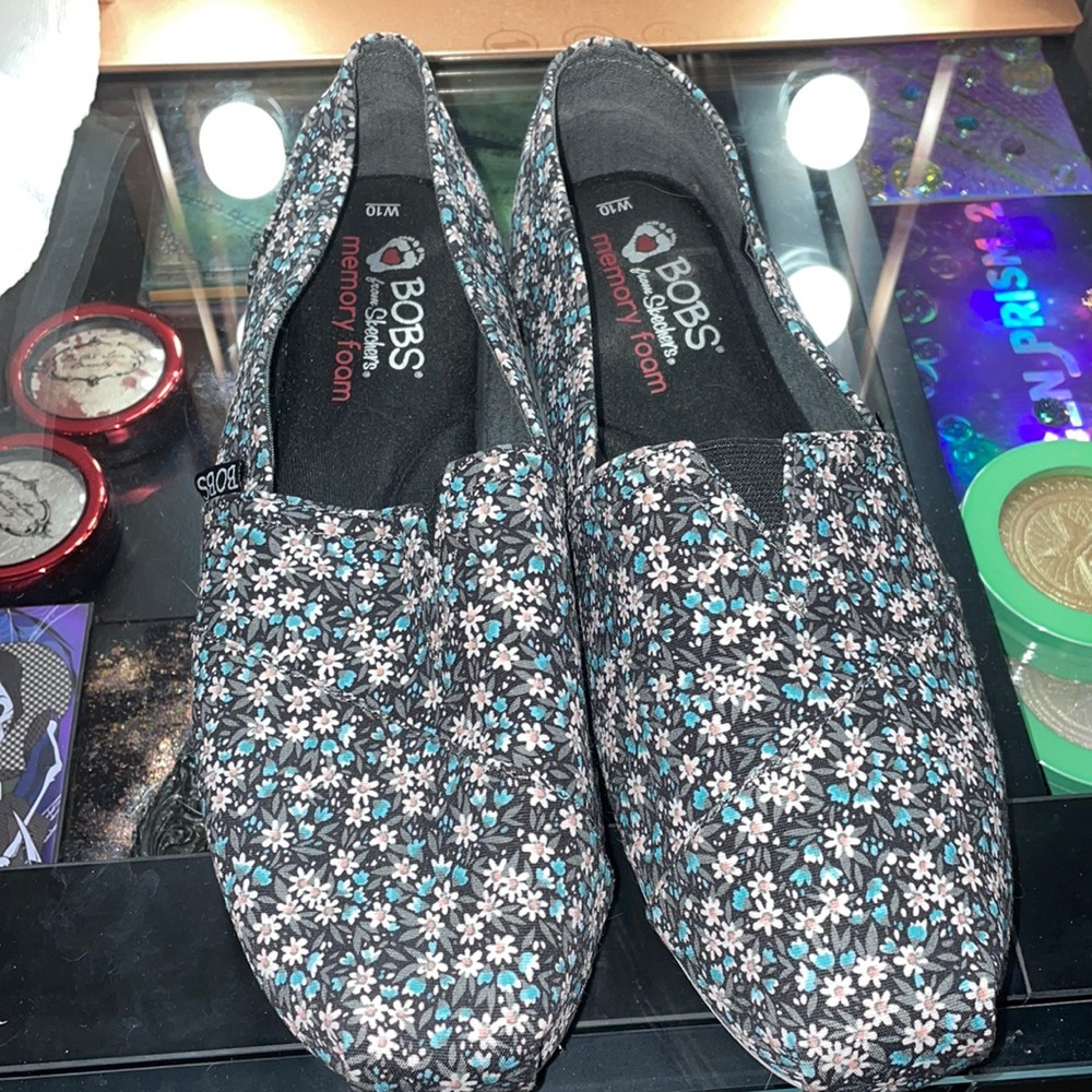 Bob’s By Sketchers Floral Women’s Size 10